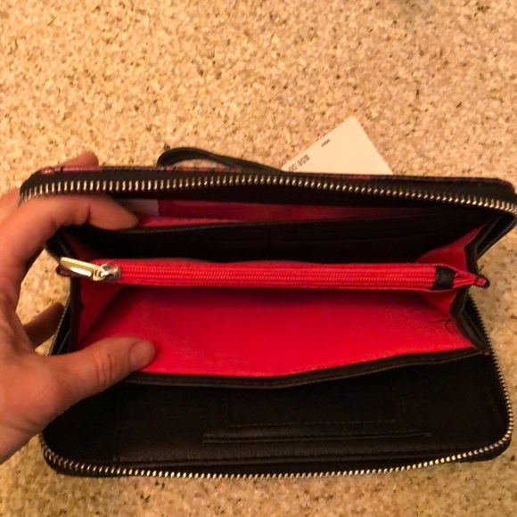 COPY - 🖤NWT BETSEY JOHNSON HEART ZIP AROUND WALLET🖤 - Picture 4 of 7